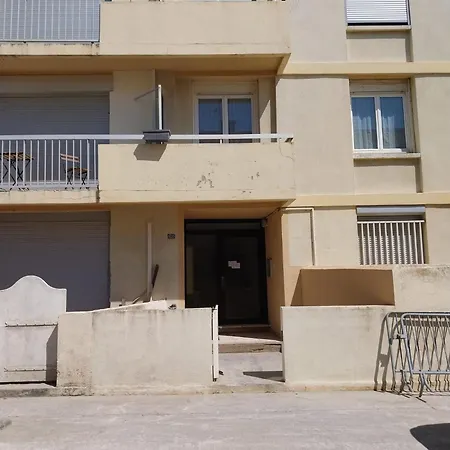 Les Pieds Dans L'eau Yourhosthelper Apartment *