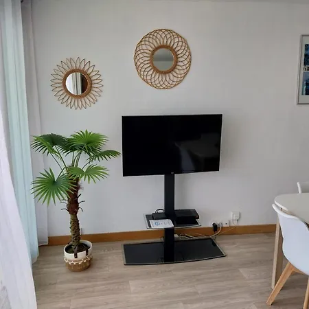 Les Pieds Dans L'eau Yourhosthelper