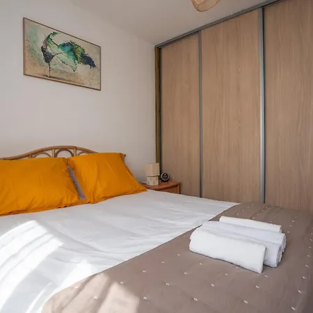 Apartment Les Pieds Dans L'eau Yourhosthelper