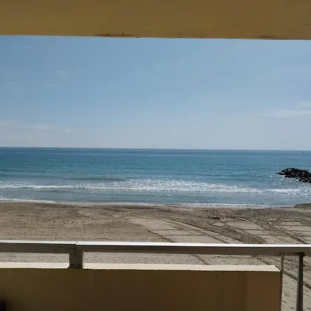 Les Pieds Dans L'eau Yourhosthelper *