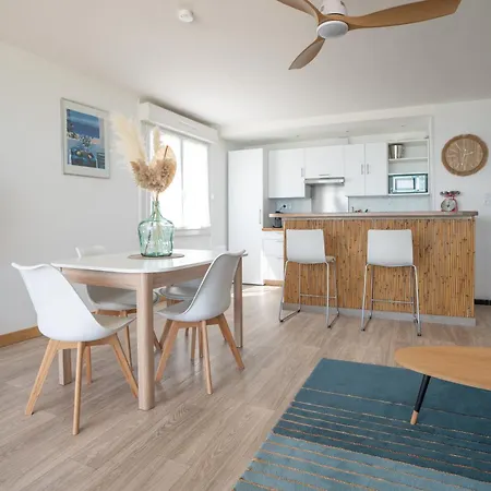 Les Pieds Dans L'eau Yourhosthelper Apartment