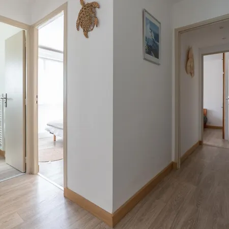 Apartment Les Pieds Dans L'eau Yourhosthelper