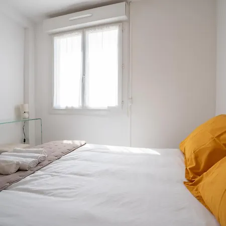 Les Pieds Dans L'eau Yourhosthelper Apartment *