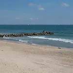 Les Pieds Dans L'eau Yourhosthelper *