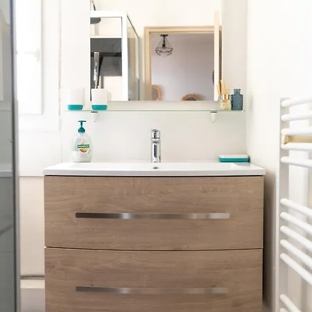 Les Pieds Dans L'eau Yourhosthelper Apartment *