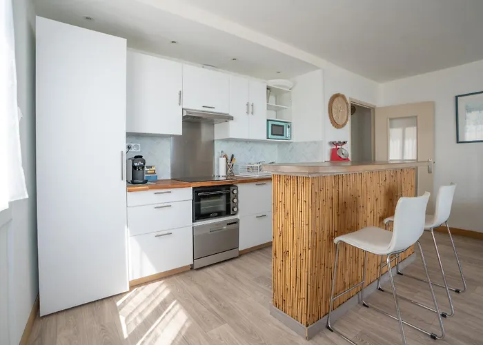 Les Pieds Dans L'eau Yourhosthelper Apartamento