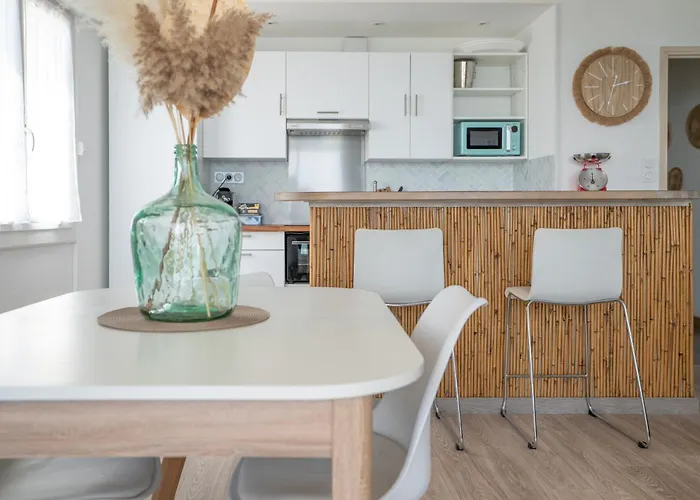 Les Pieds Dans L'eau Yourhosthelper Apartamento *