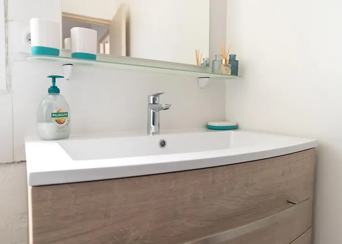 Les Pieds Dans L'eau Yourhosthelper