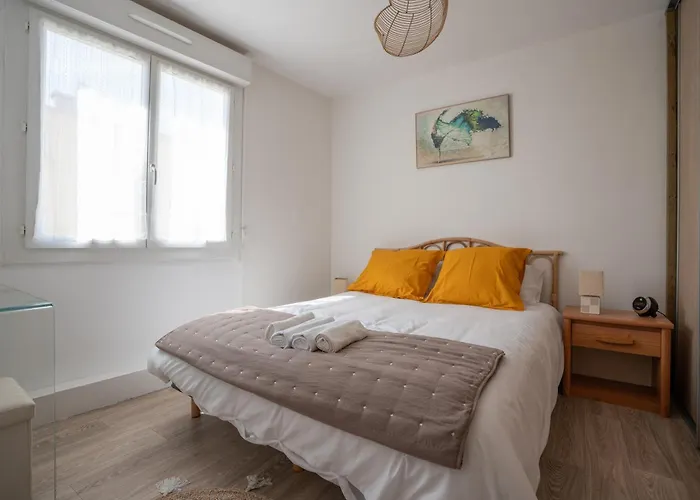 Les Pieds Dans L'eau Yourhosthelper *