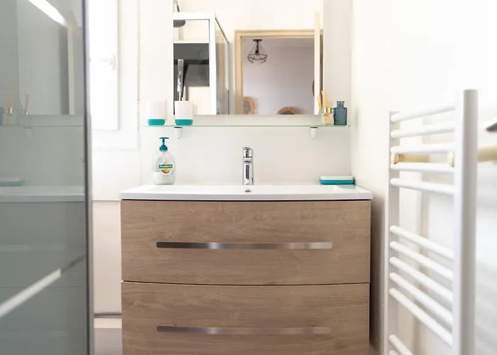 Les Pieds Dans L'eau Yourhosthelper Apartamento *